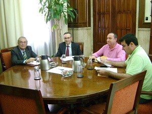El subdelegado del Gobierno se reúne con COAG Almería para analizar la rebaja fiscal aprobada por el Ministerio de Hacienda