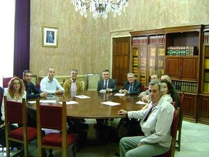 El subdelegado del Gobierno se reúne con los representantes de Hortyfruta para abordar la realidad del campo almeriense