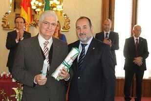 Vegacañada recibe el reconocimiento ‘Bandera de Andalucía’ de la Junta en el acto conmemorativo del Día de Andalucía