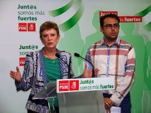 El PSOE suspende la política medioambiental del PP, que deja a Almería sin renovables y con la costa vendida