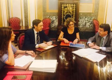 La ministra de Agricultura estudia medidas para garantizar el agua de riego en Almería