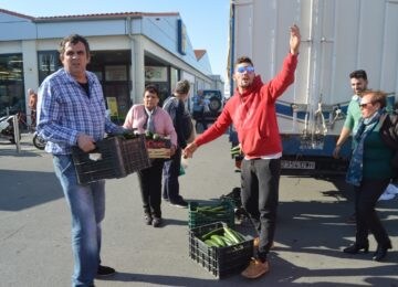 Agricultores regalan sus hortalizas en protesta por los precios que reciben