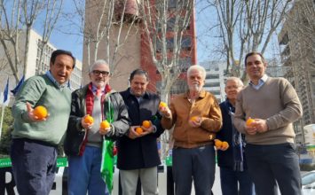 Asaja traslada a medio centenar de agricultores almerienses a un acto reivindicativo común del sector de la citricultura española