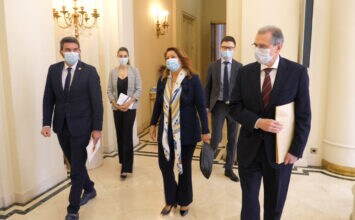 Andalucía y Murcia coinciden en reclamar al Gobierno que retome las negociaciones diplomáticas para poner fin al veto ruso