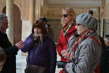 Los profesores durante su visita a la Alhambra