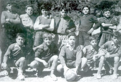 El equipo de fútbol en una foto del verano de 1960