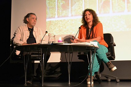 Arabella-Siles y el poeta Pedro Enriquez durante la presentación en Granada/A.A. 