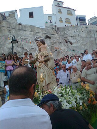 Procesión de la Virgen del Carmen en La Caleta/ CORBATILLAS