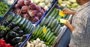 Los alimentos cuestan 4,8 veces más del agricultor al consumidor