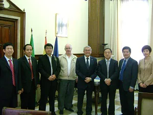 El subdelegado del Gobierno en Almería se reúne con la delegación de la Oficina de Agricultura de Pekín