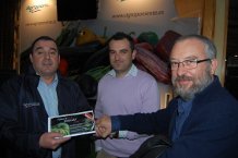 Agroponiente hace entrega a Asprodesa de la recaudación de sus ‘I Jornadas Gastronómicas del Tomate Raf en Almería’