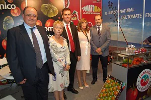 La consejera de Agricultura felicita a la IGP del Tomate La Cañada y le invita a continuar por el mismo camino