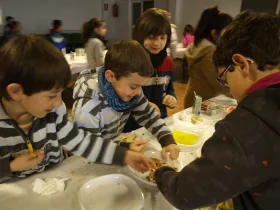 La Consejería distribuirá aceite de oliva en los colegios para celebrar el Día de Andalucía