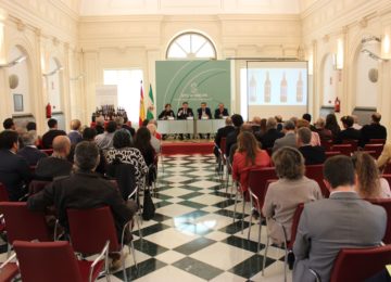 El consejero presenta la Denominación de Origen Protegida (DOP) Vinos de Granada como una “garantía de competitividad y valor añadido”
