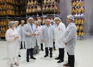 Agricultura concede 285.000 euros a dos empresas de jamón de Serón para mejorar sus instalaciones y su comercialización