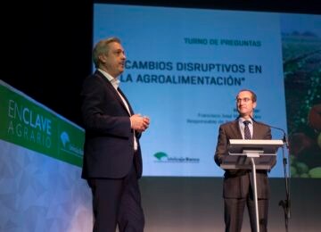 Unicaja marca en su ‘Enclave Agrario’ los retos del sector agroalimentario provincial