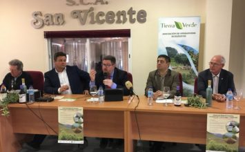 Sánchez Haro anima a la producción ecológica de aceite de oliva como estrategia para «crecer y aportar valor añadido»
