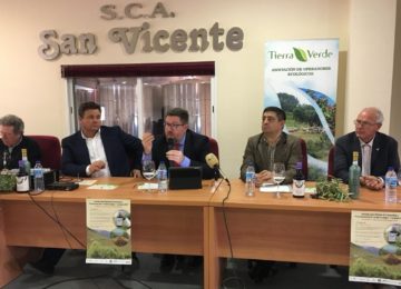Sánchez Haro anima a la producción ecológica de aceite de oliva como estrategia para «crecer y aportar valor añadido»