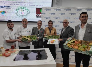 Grupo Agroponiente y ‘Almería 2019’ reúnen a medio centenar de personas en una cata de tomates de sabor