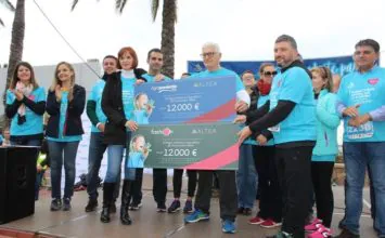 Grupo Agroponiente entrega su cheque de colaboración a la Asociación Altea Autismo en el marco de la Carrera Azul