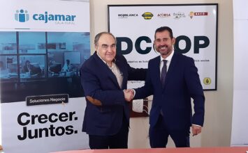 Cajamar firma un convenio con Dcoop para ayudar a financiar la transformación de cultivos de sus socios