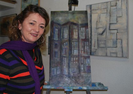 Pilar Torres en su estudio de la calle Duende, en Granada