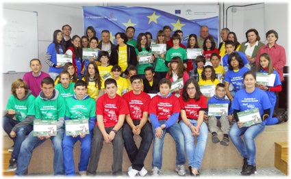 Grupo de alumnos y profesores participantes en la II Edición del concurso Andalucia se mueve con Europa Grupo de alumnos y profesores participantes en la II Edición del concurso Andalucia se mueve con Europa