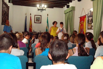 Los alumnos leyeron capítulos del ibro Escuchando a la abuela Los alumnos leyeron capítulos del ibro Escuchando a la abuela