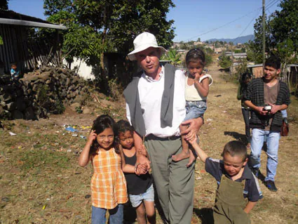 El Padre Patricio, natural de Huéneja, ha dedicado las dos últimas décadas de su vida a desarrollar proyectos educativos y sanitarios en Honduras