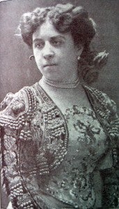 Fotografía de María Galvany publicada el 15 de de septiembre de 1909 en el número 83 de 'Actualidades'. Autor: Varischi