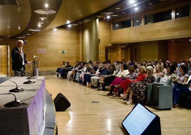 La consejera de Desarrollo Educativo inaugura en Granada unas jornadas formativas sobre la lectura en las aulas